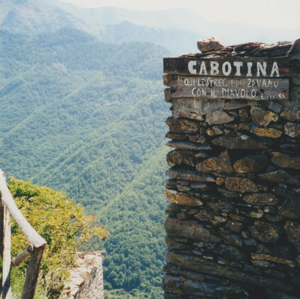 cabotina casa streghe liguria