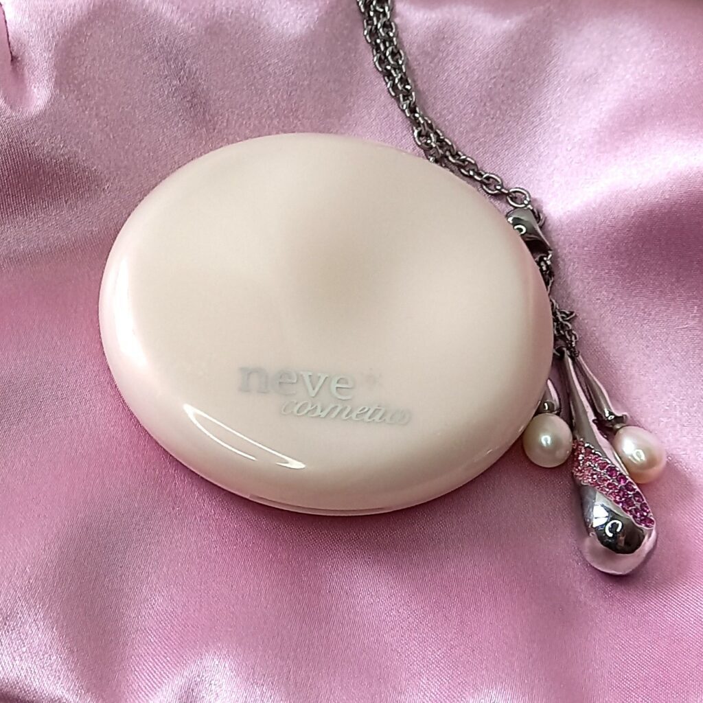 Neve Cosmetics, Velvet Blush e Alabaster Touch